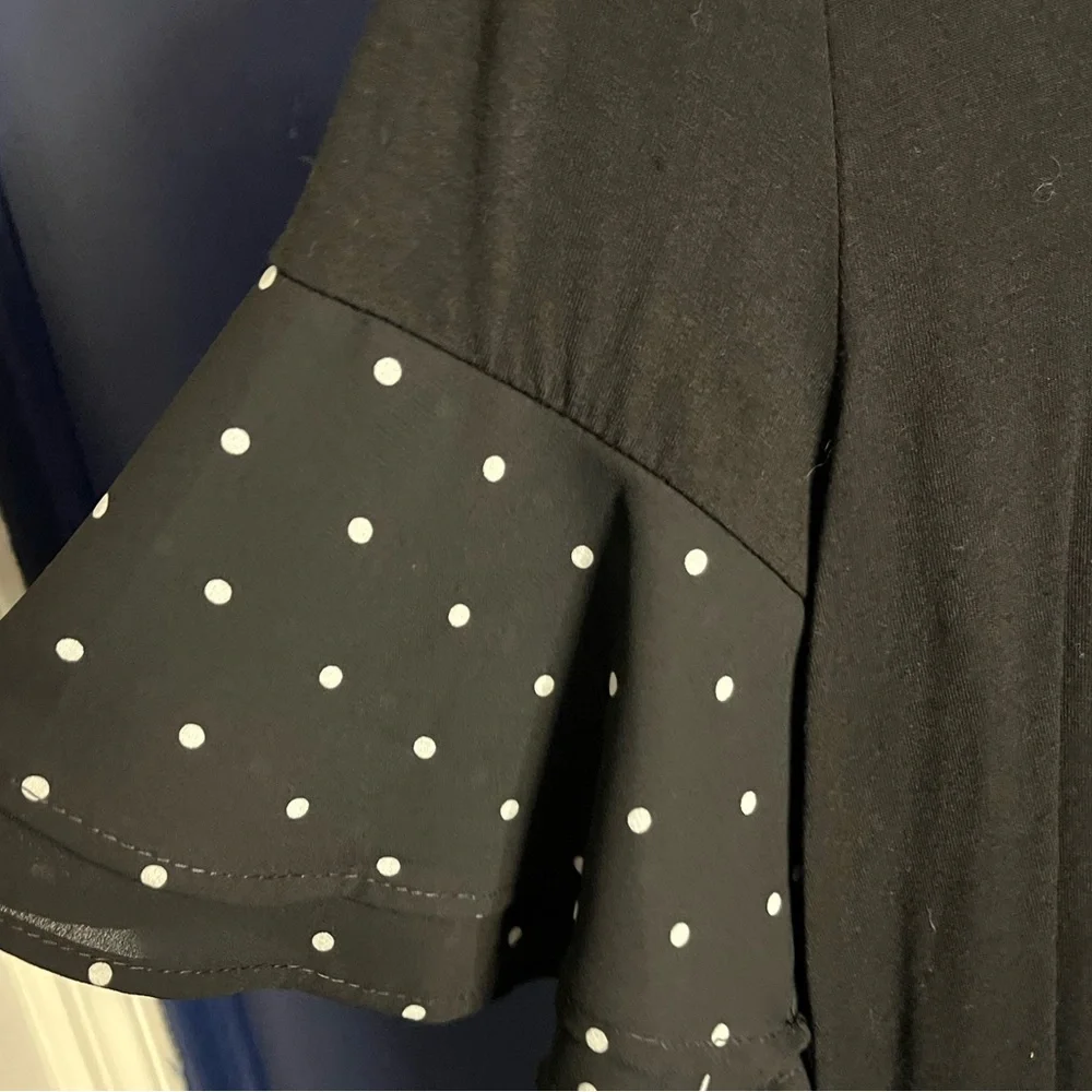 NWT Les Amis Black Ruffle Polka Dot Short Sleeve Top Size Small - Picture 2 of 3
